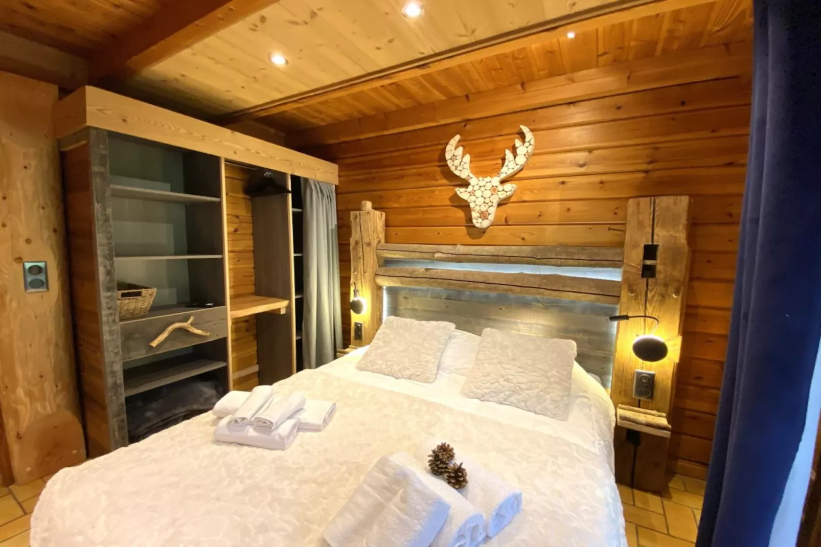 LE RENNE  Chalet en bois au calme avec SPA Jacuzzi-Slaapkamer