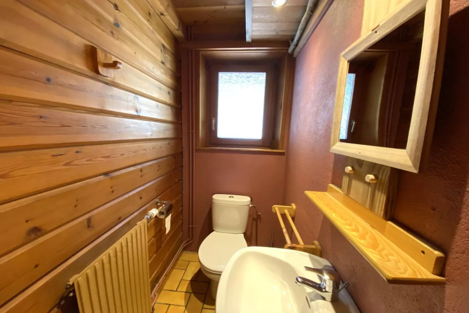 LE RENNE  Chalet en bois au calme avec SPA Jacuzzi-Badkamer