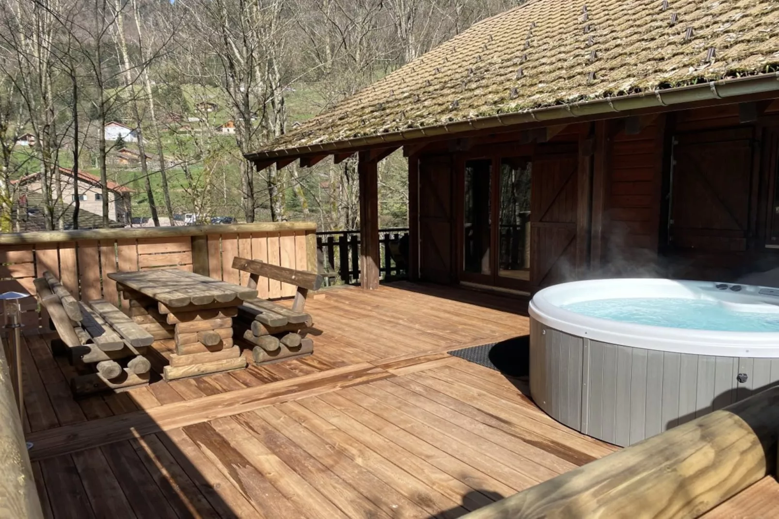 LE RENNE  Chalet en bois au calme avec SPA Jacuzzi-Buitenlucht