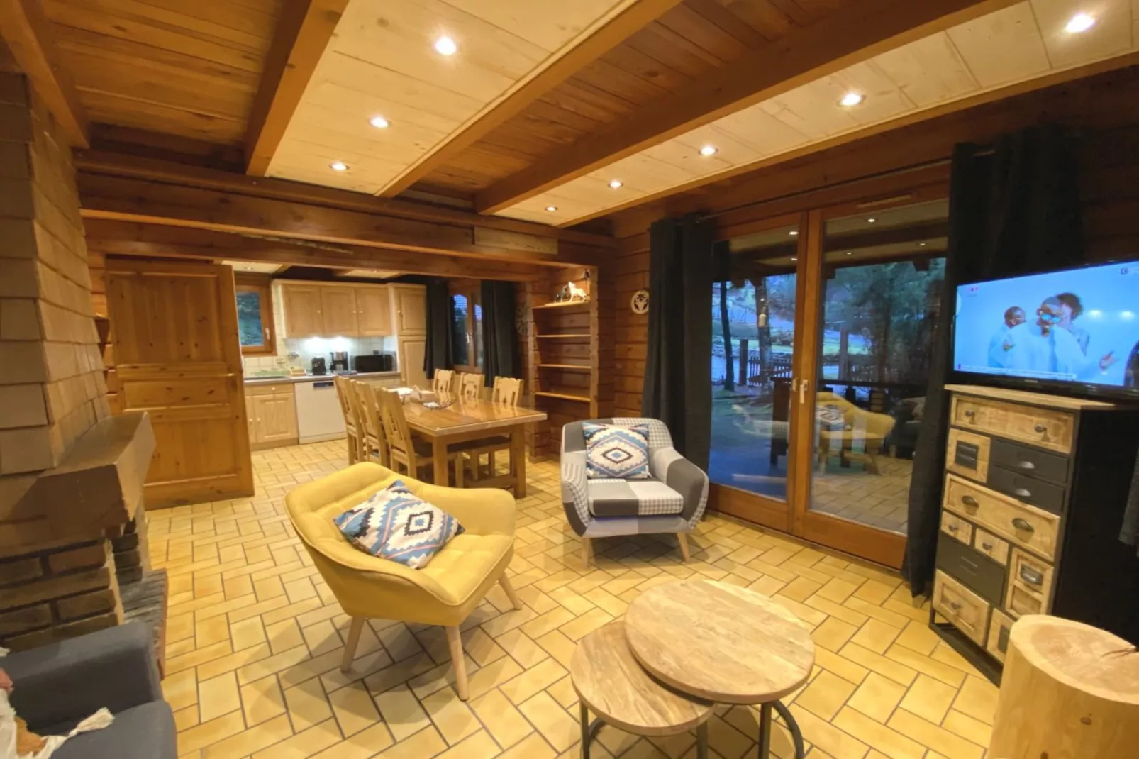 LE GRIZZLY Chalet en bois au calme-Woonkamer