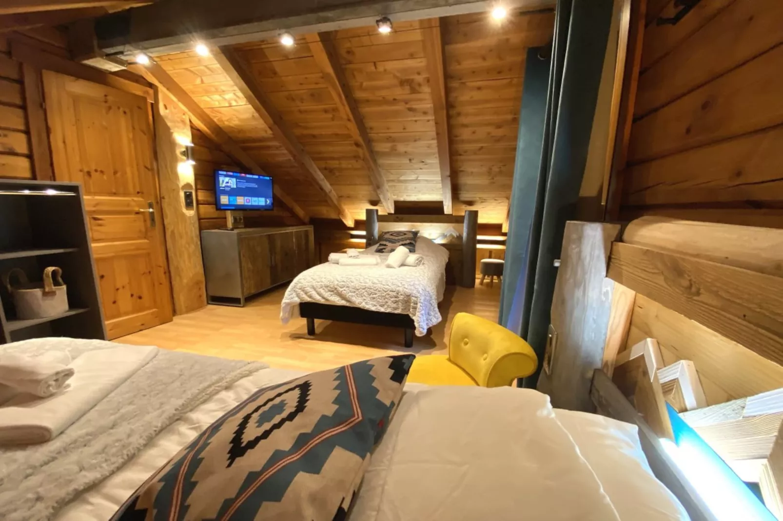 LE GRIZZLY Chalet en bois au calme-Slaapkamer