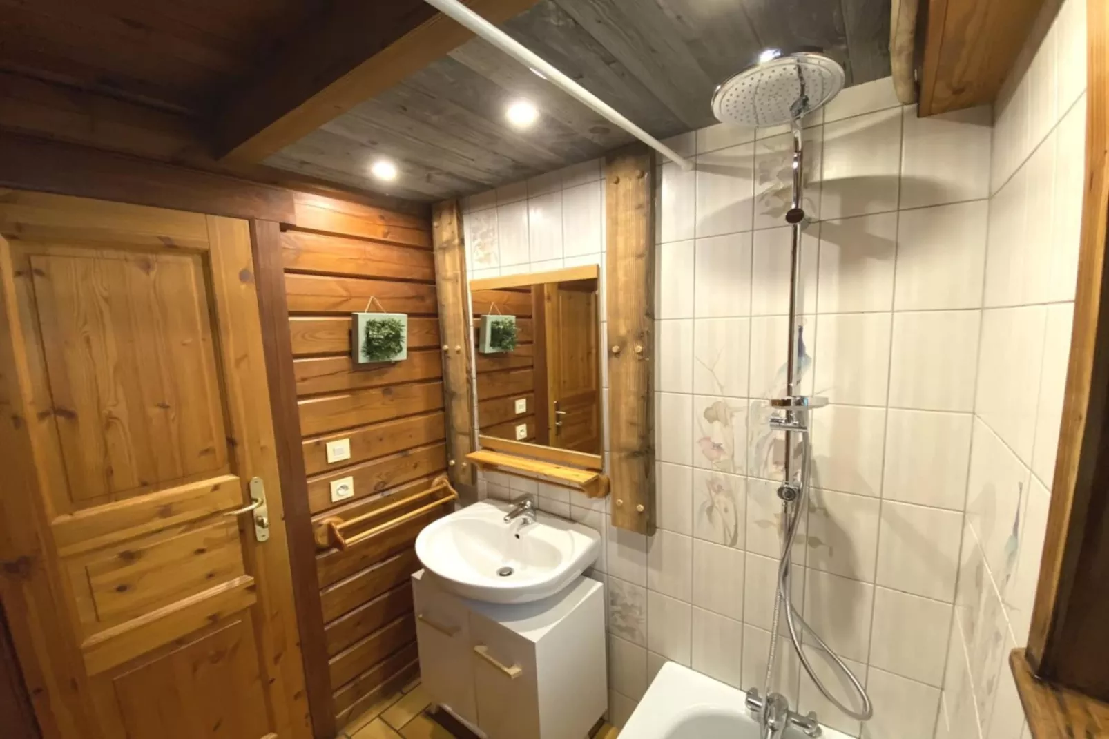 LE GRIZZLY Chalet en bois au calme-Badkamer