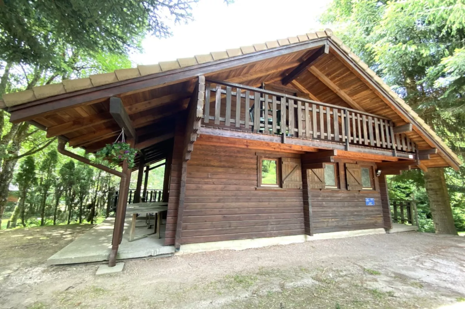 LE GRIZZLY Chalet en bois au calme-Buitenlucht