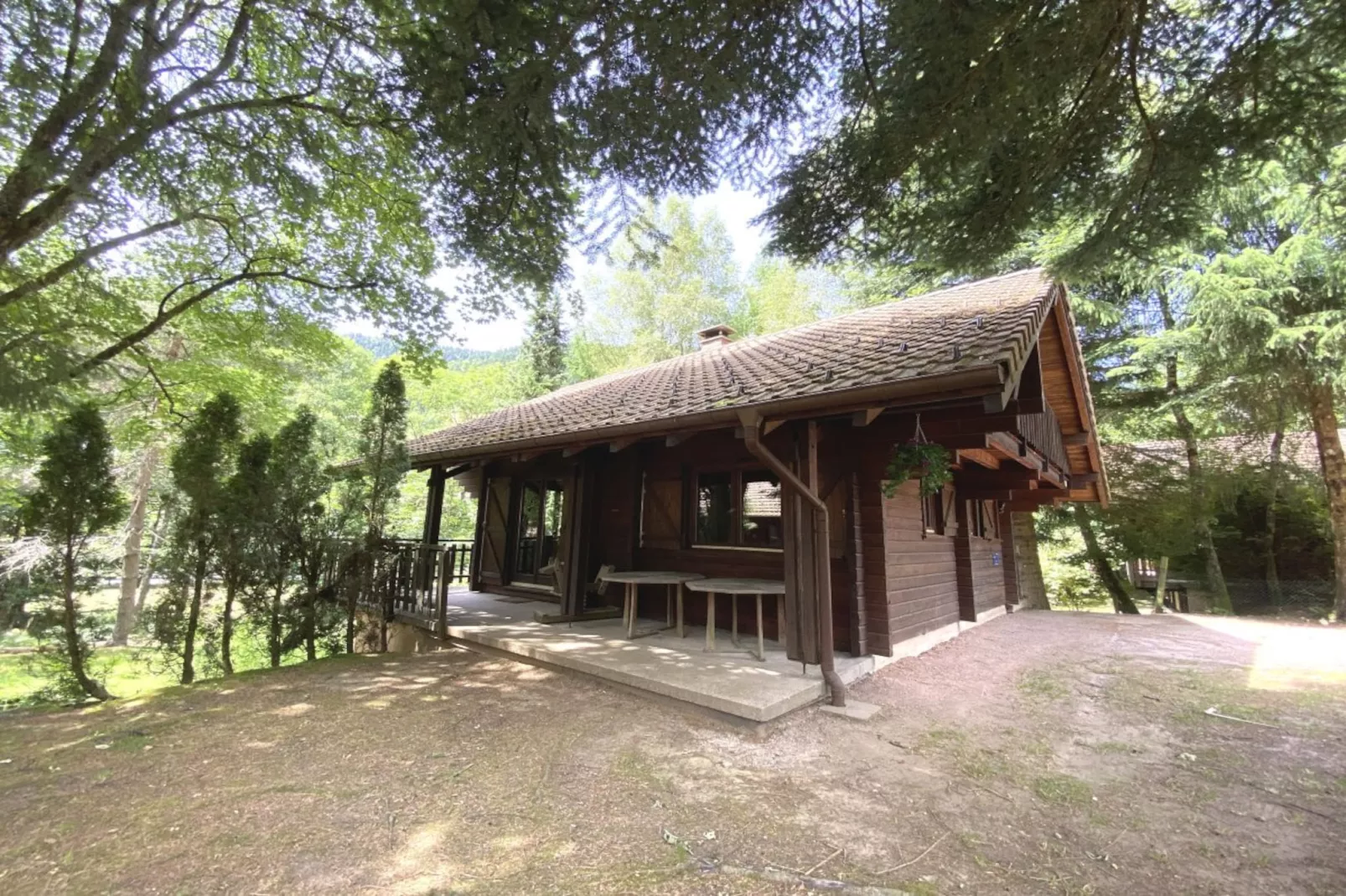 LE GRIZZLY Chalet en bois au calme-Buitenlucht