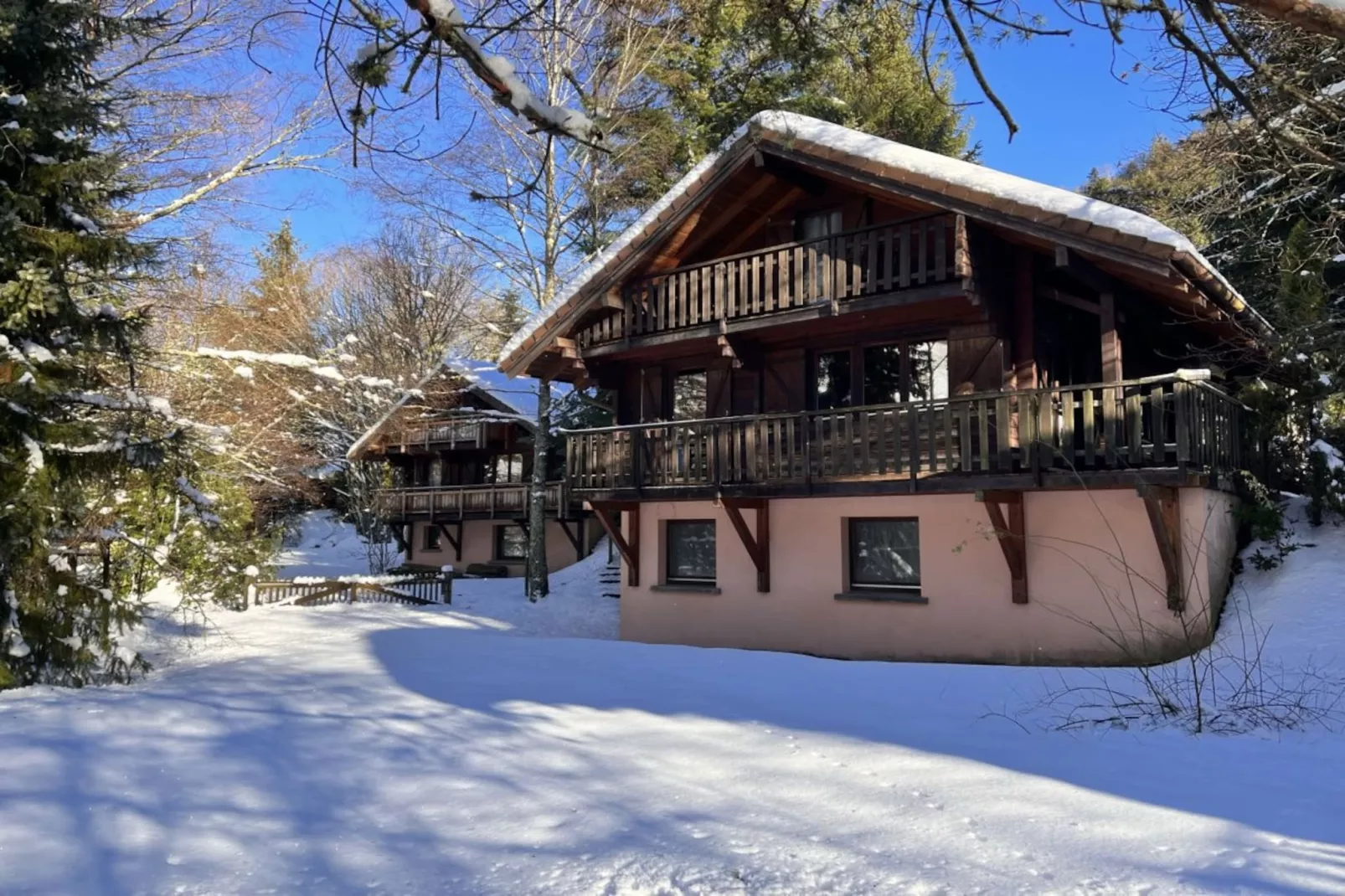 LE GRIZZLY Chalet en bois au calme-Buitenlucht