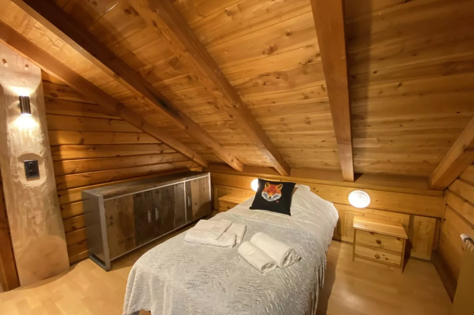 LE RENARD  Chalet en bois au calme-Slaapkamer