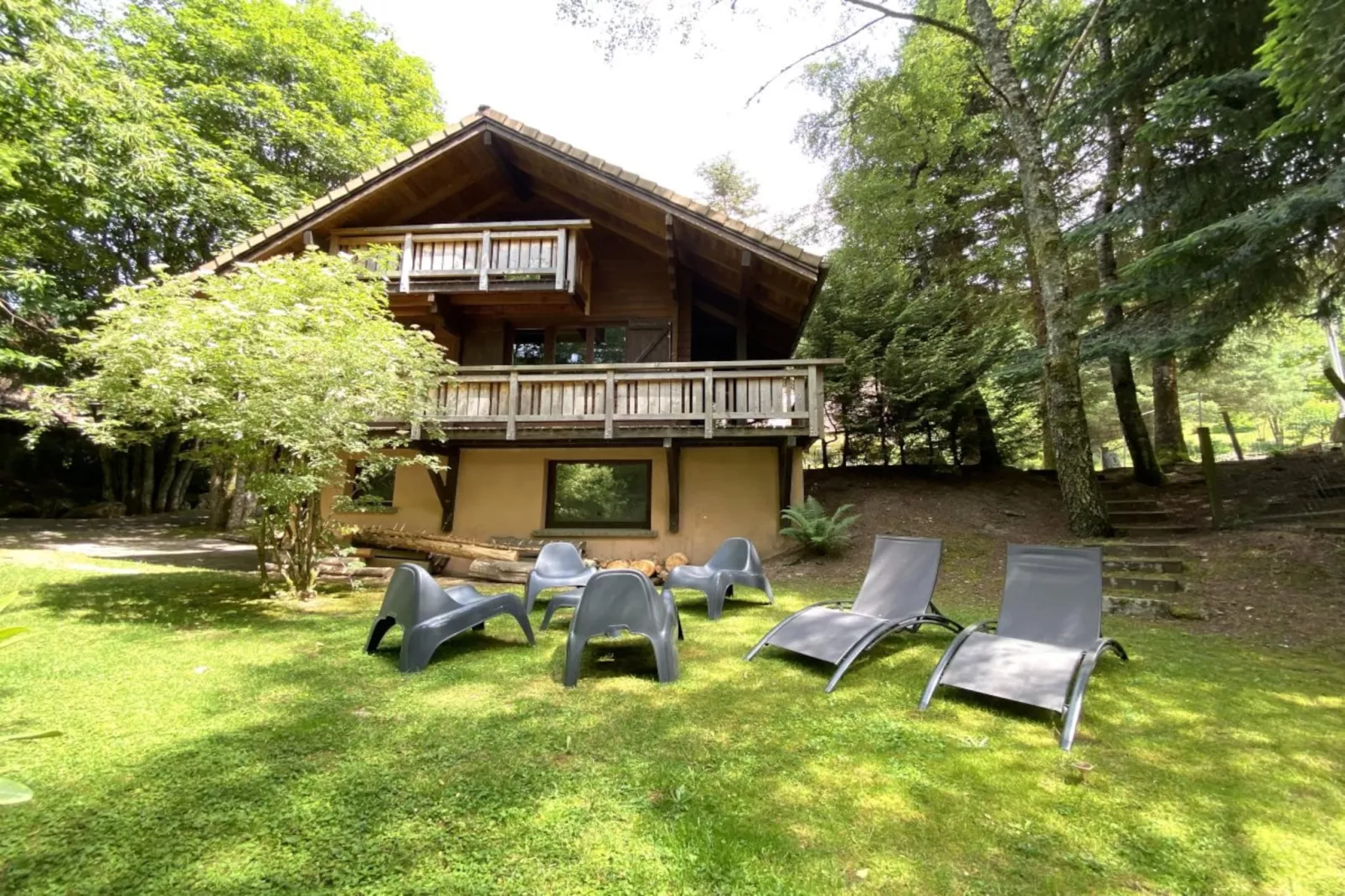 LE RENARD  Chalet en bois au calme-Buitenlucht