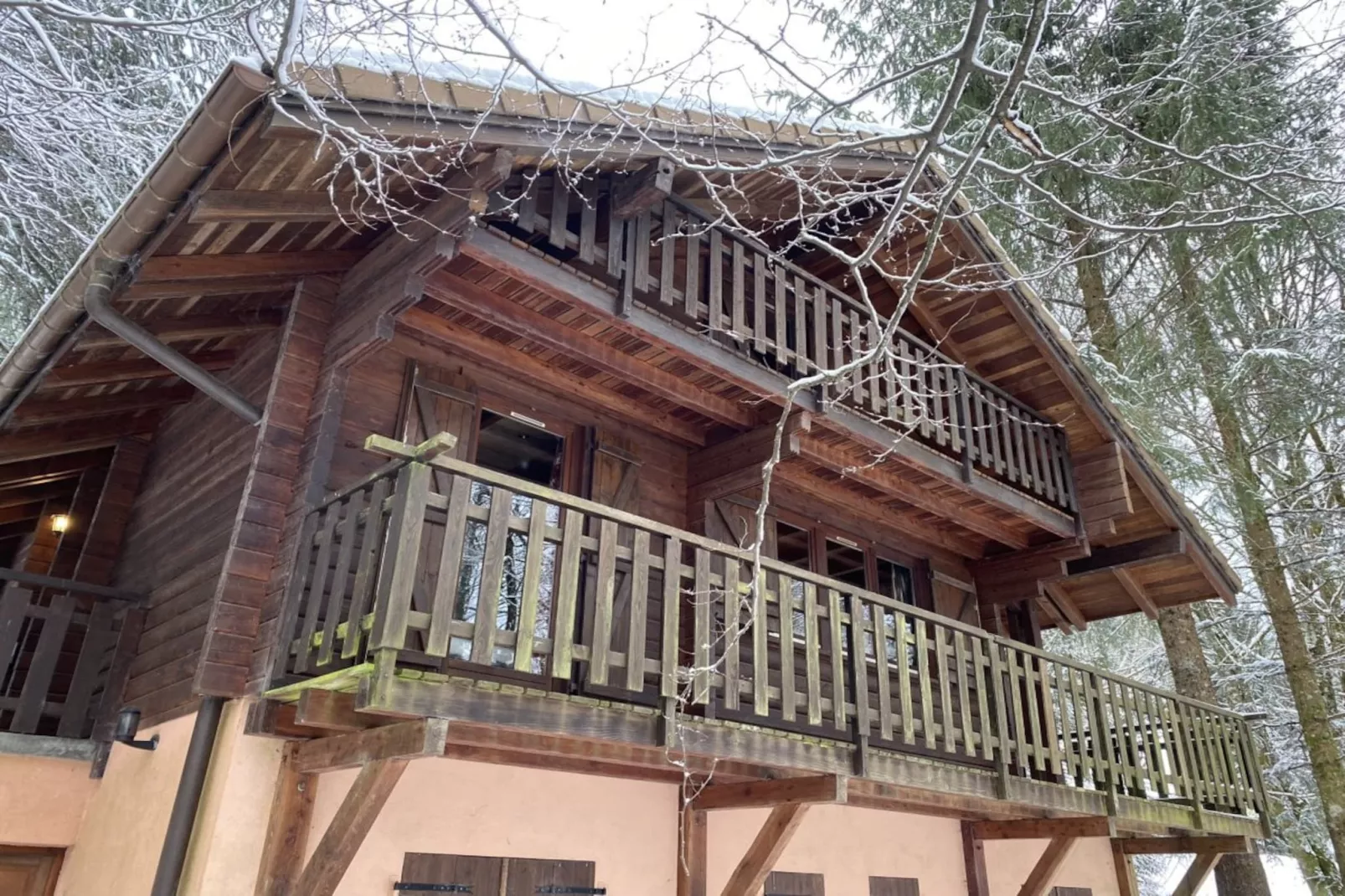 LE MONTAGNARD Chalet en bois-Buitenlucht