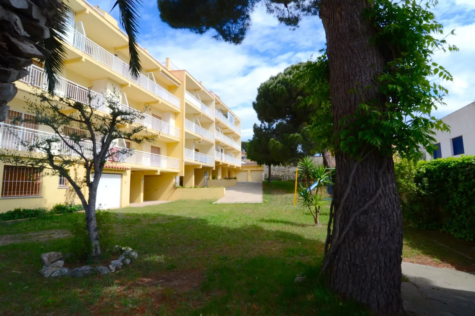 APARTMENT RIELLS DE MAR A5 2D-Tuinen zomer