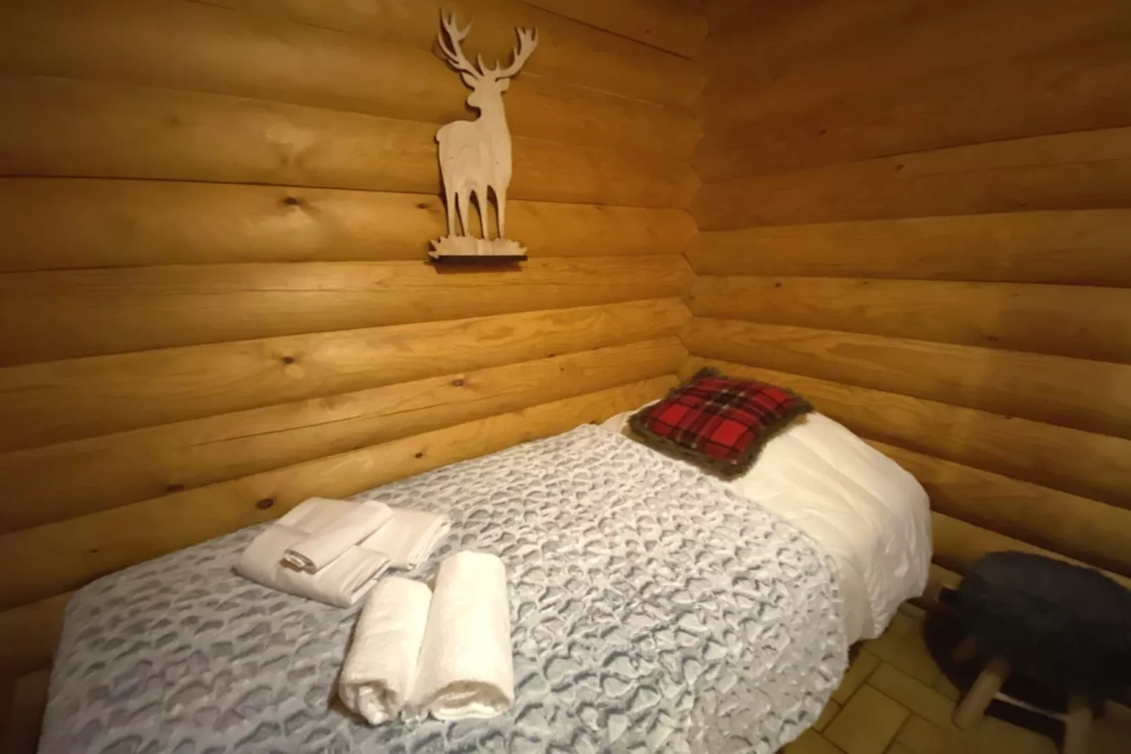 LE GRAND CERF  Chalet en rondins avec SPA Jacuzzi-Slaapkamer