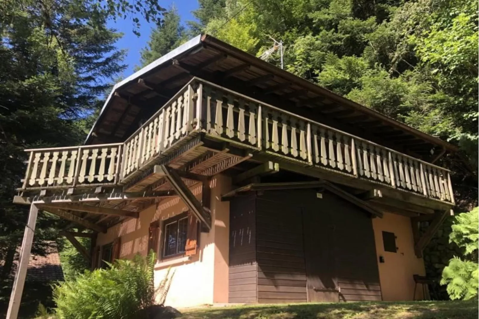 LE TRAPPEUR  Chalet en bois vue montagne-Buitenlucht