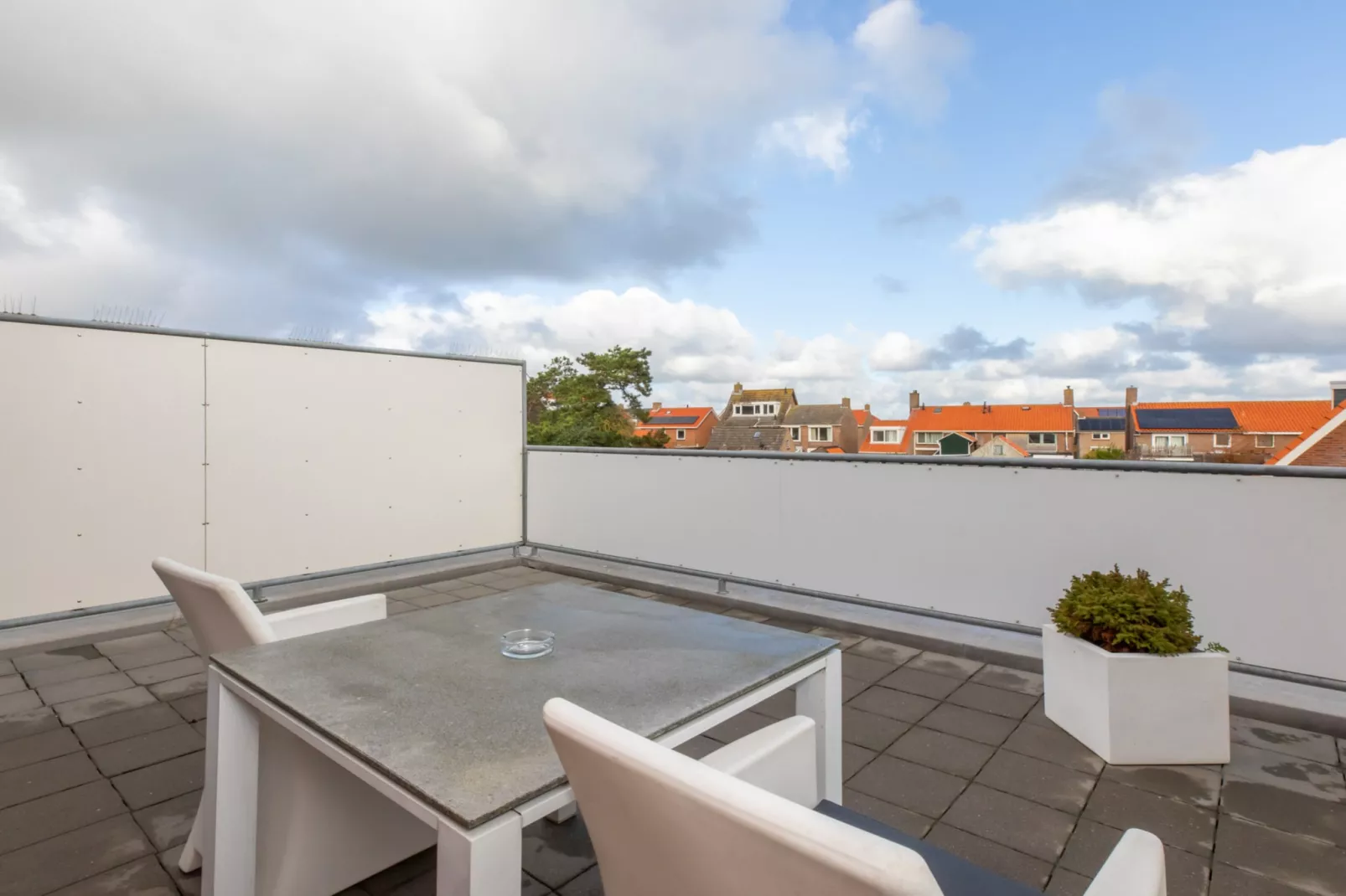 Vakantiewoning 't Zoete Licht Residenz - Willibrordusplein 28 C  Zoutelande-Terrasbalkon