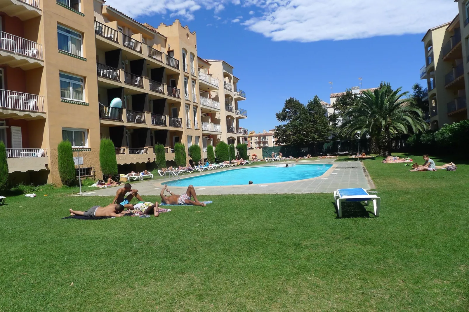 GRAN RESERVA PLAYA 9 25 Empuriabrava-Buitenkant zomer