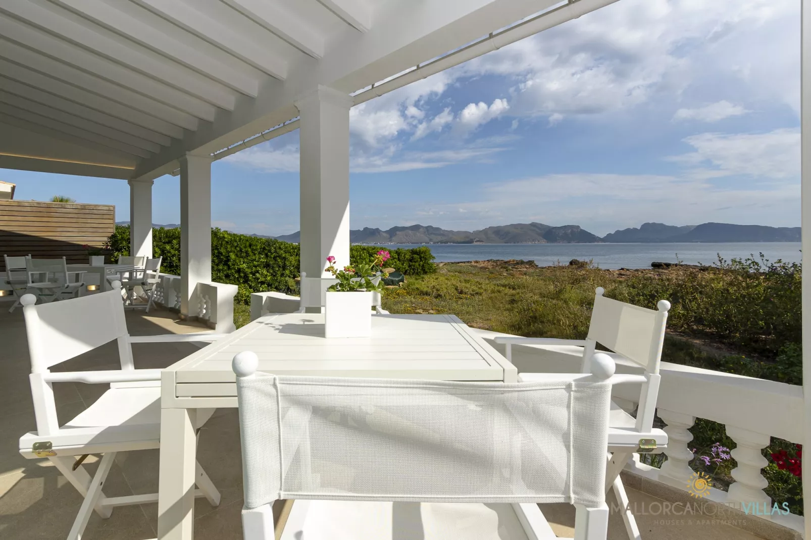 Villa Veles Dos: Tu Escapada de Lujo Frente al Mar-Terrasbalkon