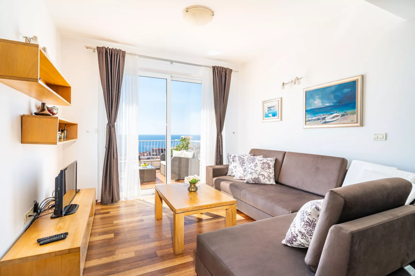 Apartments Isabora - Premium Two-Bedroom Apartment with Terrace and Sea View-Woonkamer