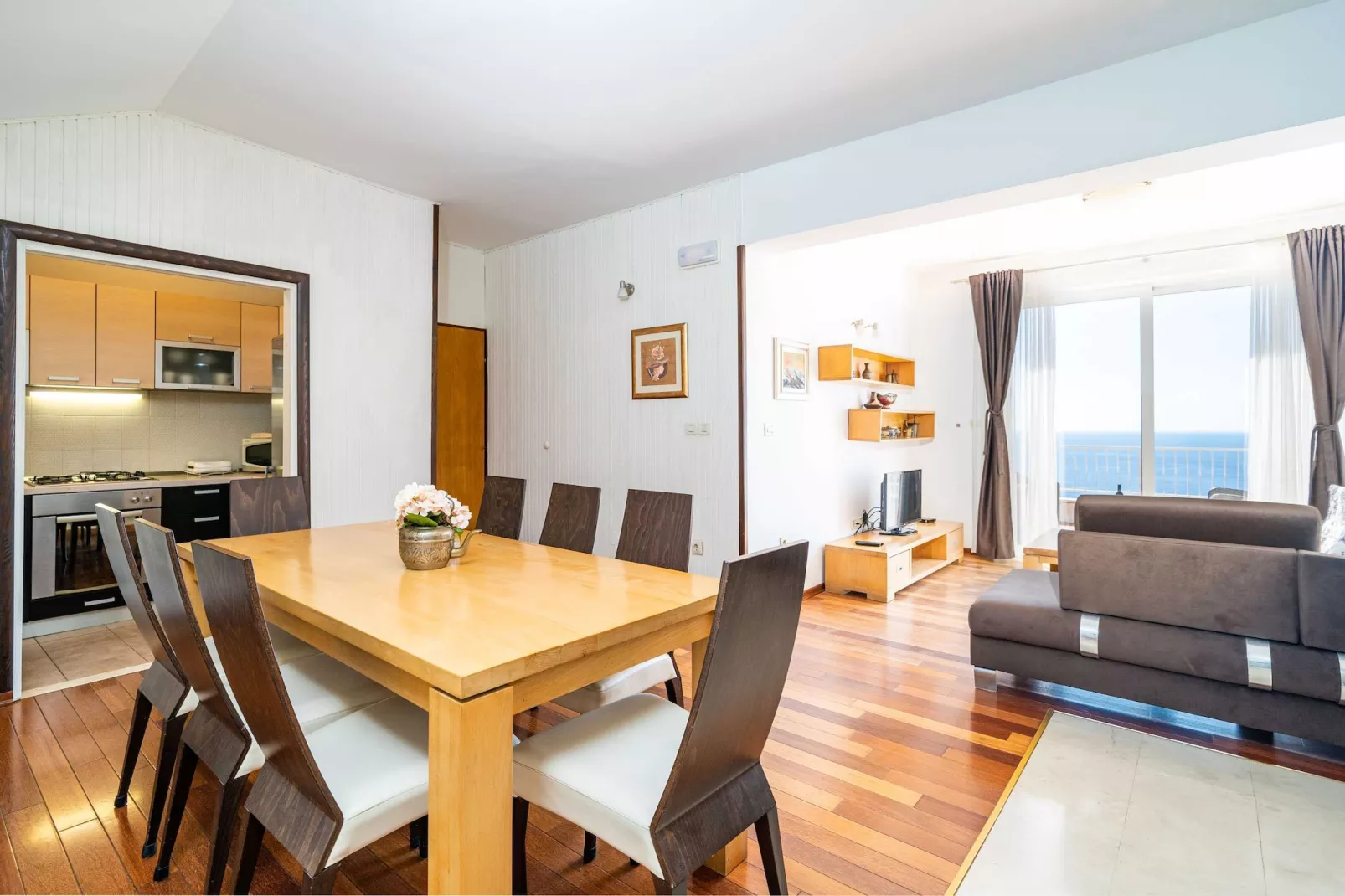 Apartments Isabora - Premium Two-Bedroom Apartment with Terrace and Sea View-Eetkamer