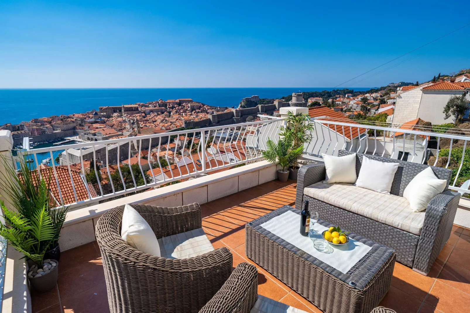 Apartments Isabora - Premium Two-Bedroom Apartment with Terrace and Sea View