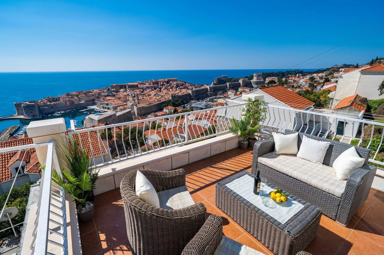 Apartments Isabora - Premium Two-Bedroom Apartment with Terrace and Sea View-Terras