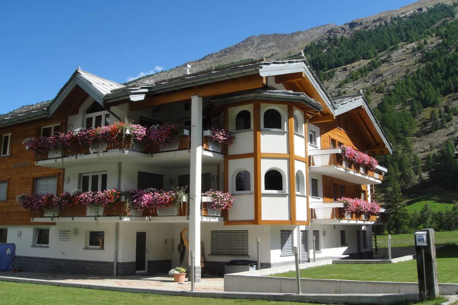 Haus Alpenstern Wohnung Distel-Buitenkant zomer