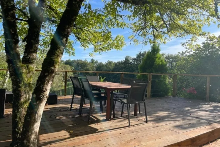 Gîte chaleureux en Corrèze-Terrasbalkon