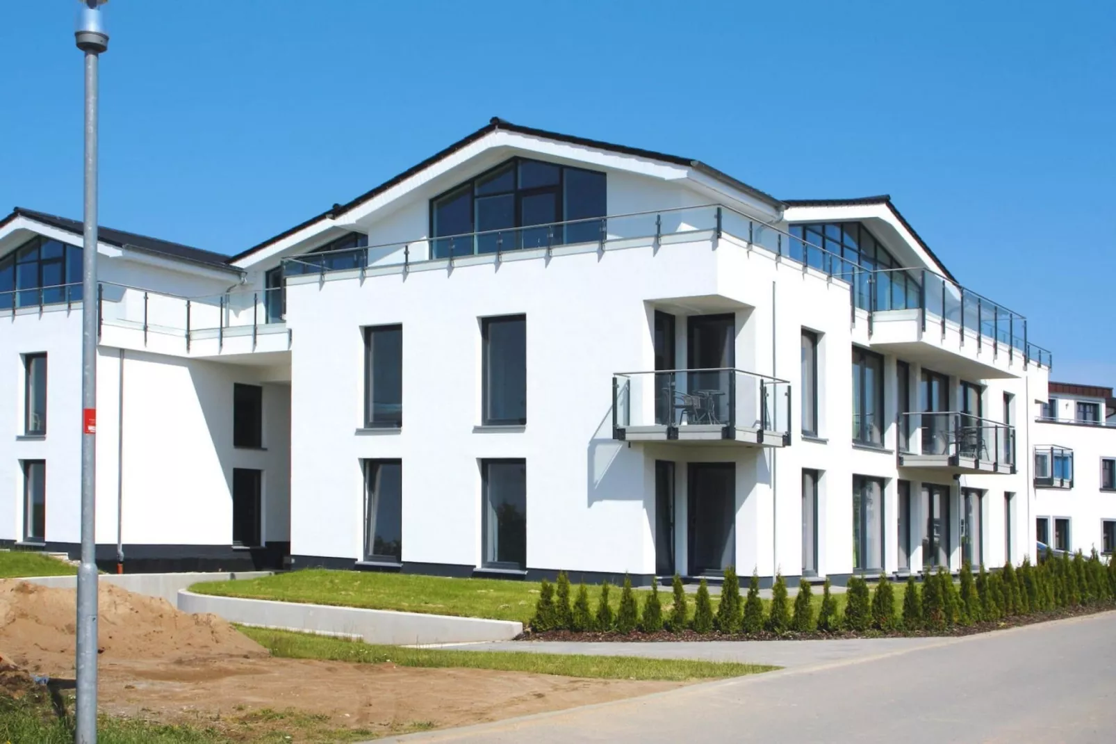 Studio 22 mit Meerblick im DG-Buitenkant zomer