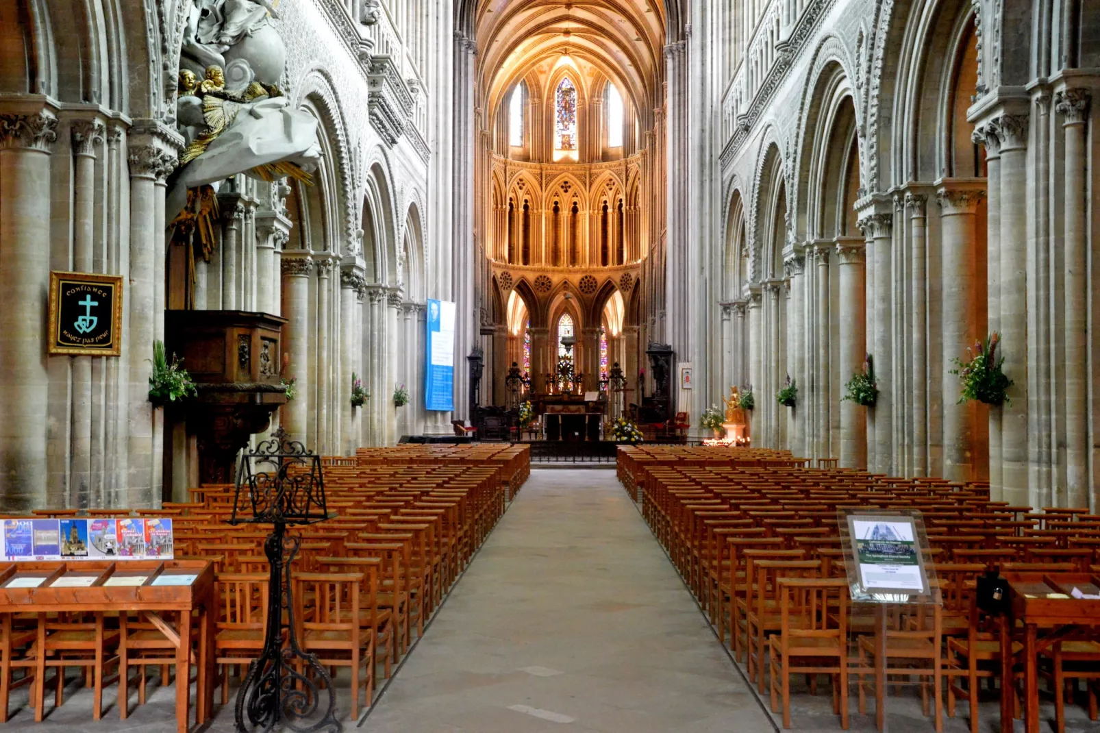 Le Parvis de la Cathédrale I-Gebieden zomer 5km