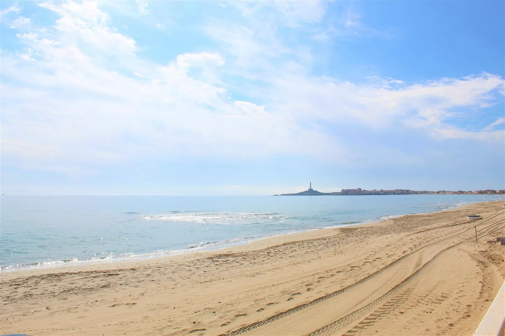 Apartamento con piscina frente al mar en La Manga del Mar Menor-Gebieden zomer 1km