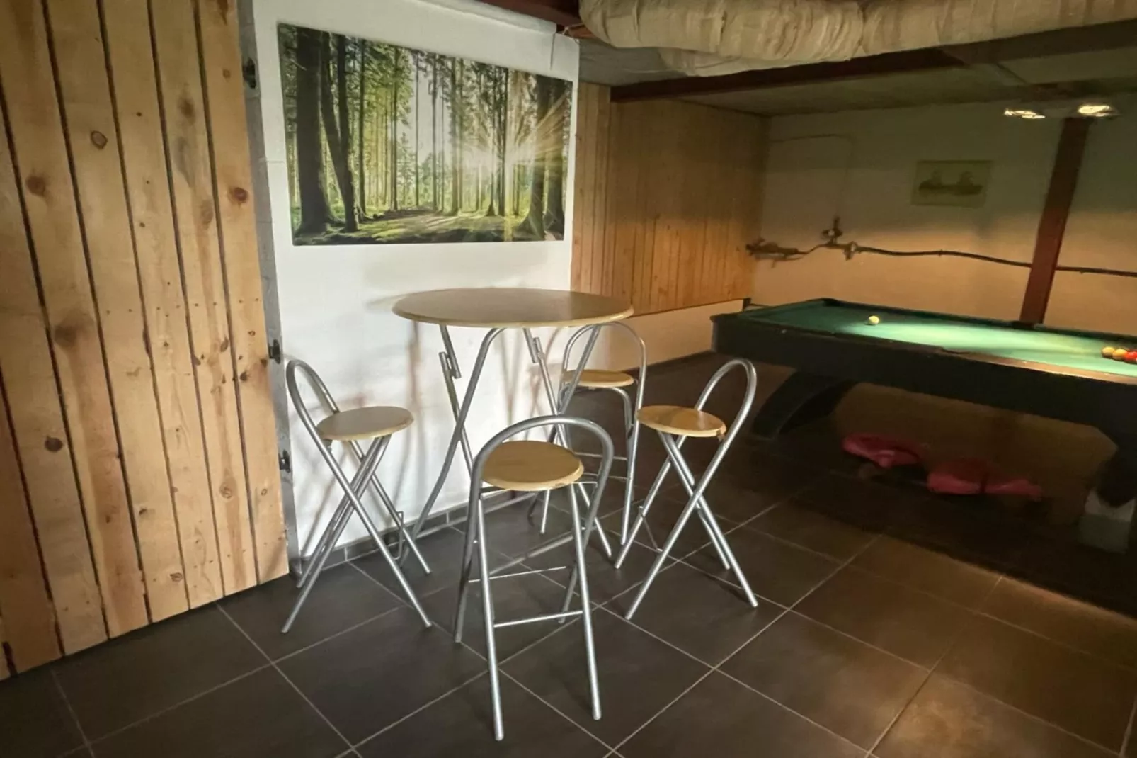 Mooi vrijstaande villa met sauna in Érezée-Recreatieruimte