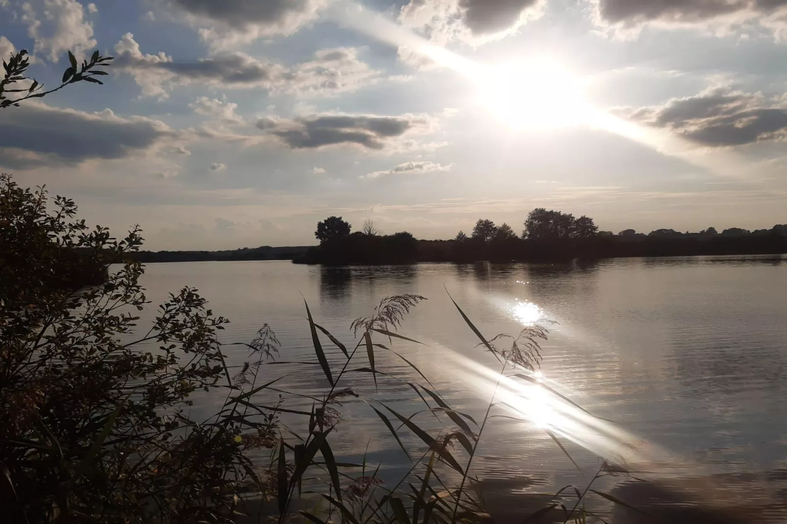 Ferienhaus am großen See-Gebieden zomer 1km