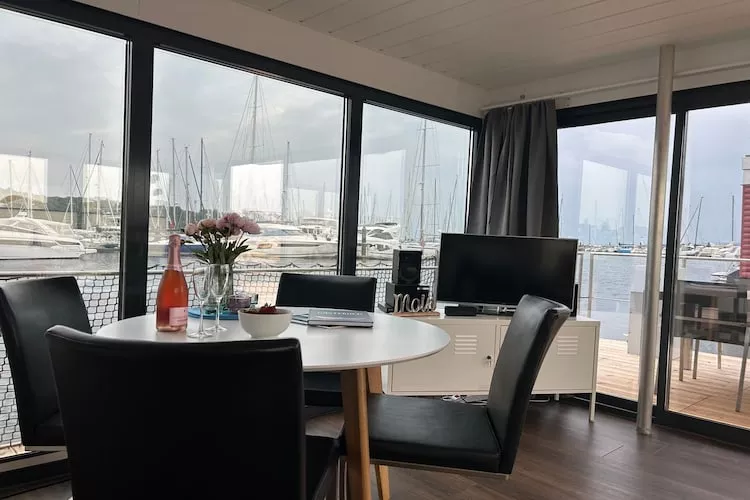 Floating 44 - Boot 1 Nikse / 2 Personen-Woonkamer