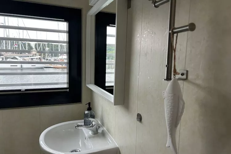 Floating 44 - Boot 1 Nikse / 2 Personen-Badkamer