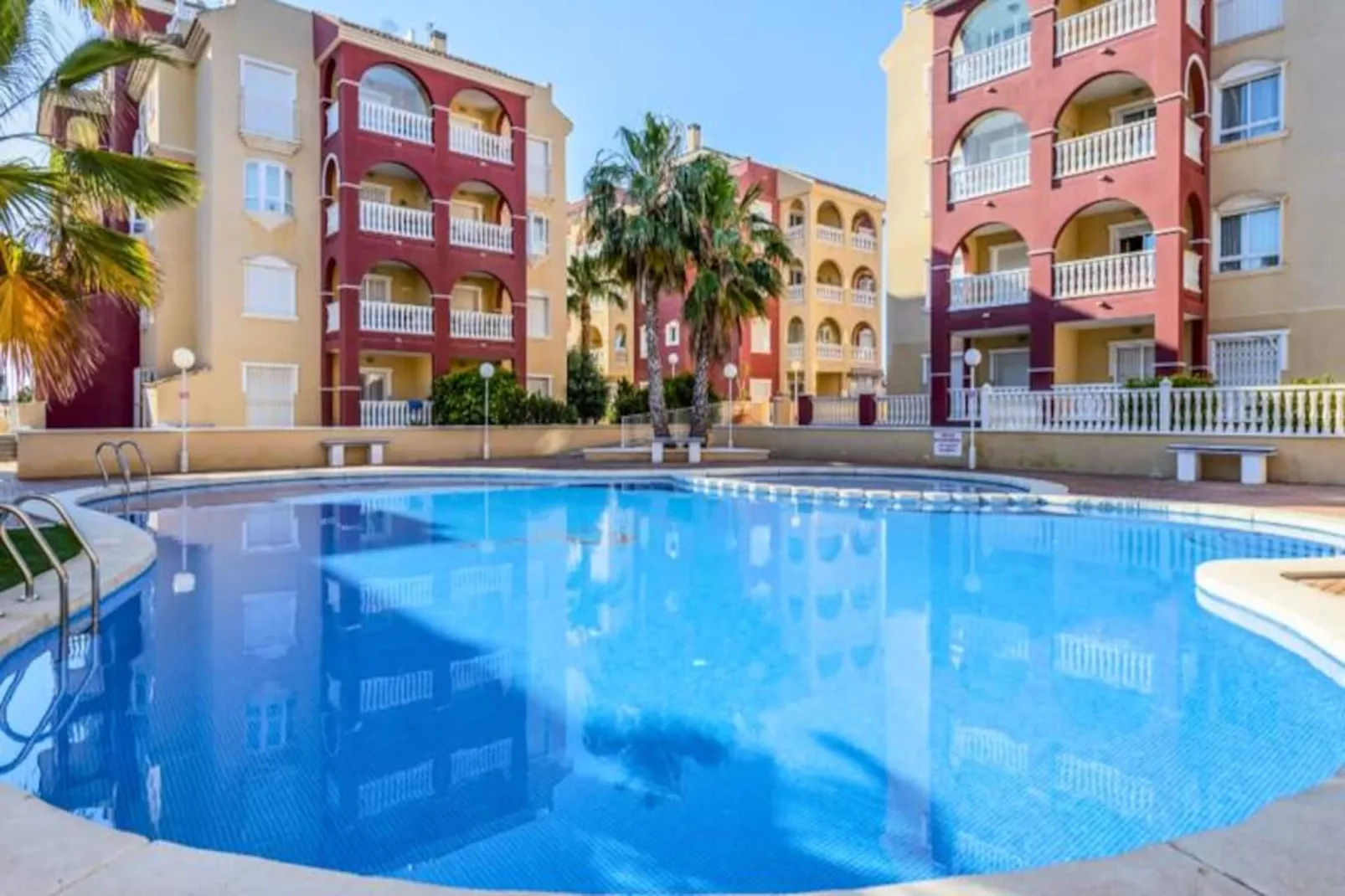 Charmant Appartement à Puerto Marina, Près De La Plage !