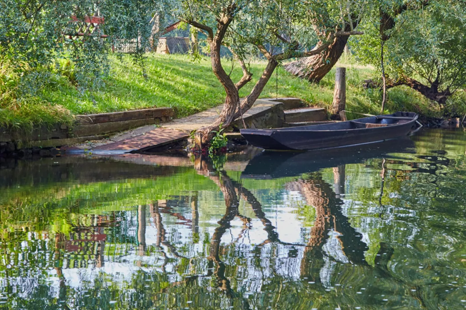 Reihenbungalow an einem Spreearm-Gebieden zomer 5km