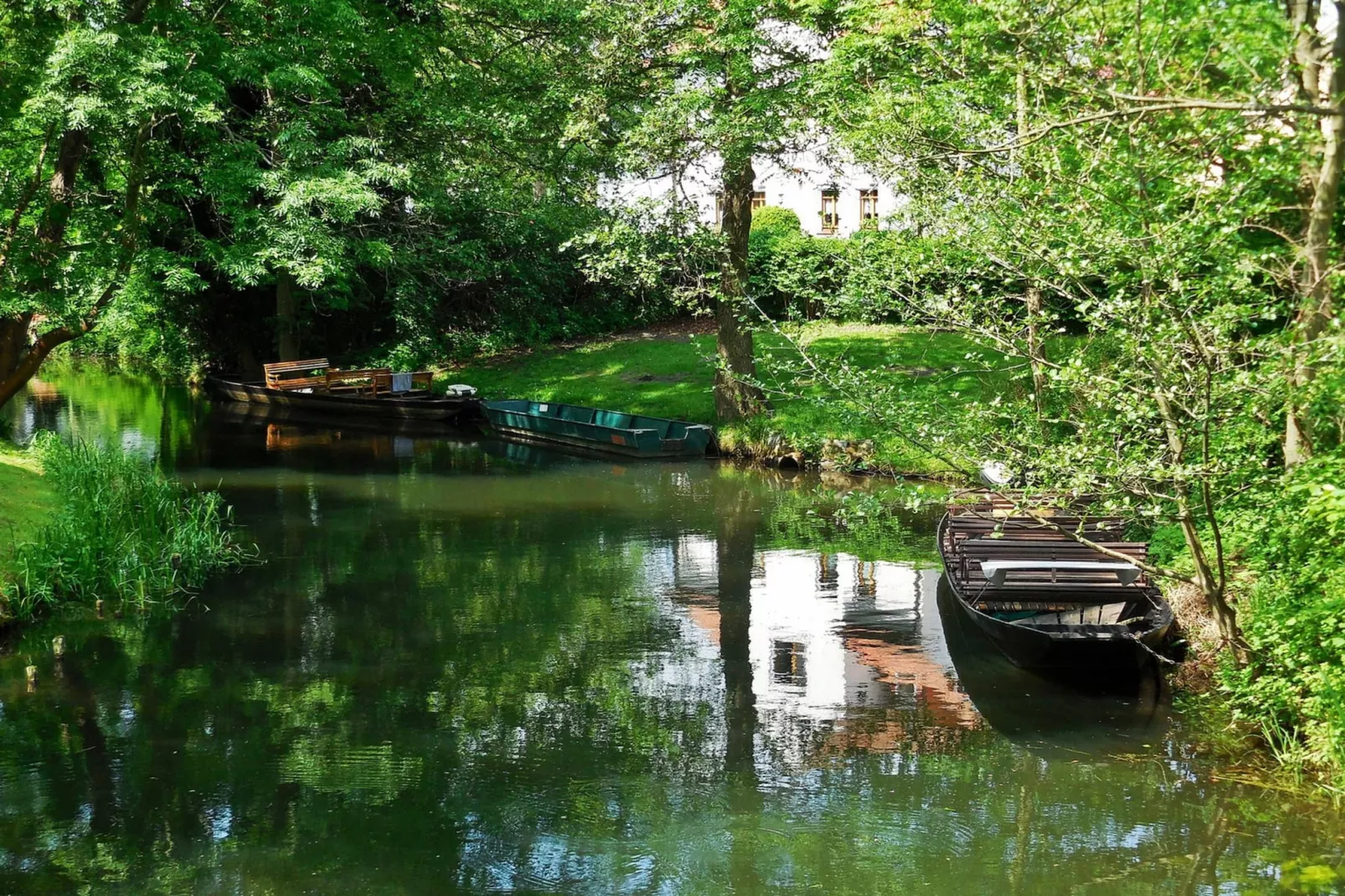 Reihenbungalow an einem Spreearm-Waterzicht