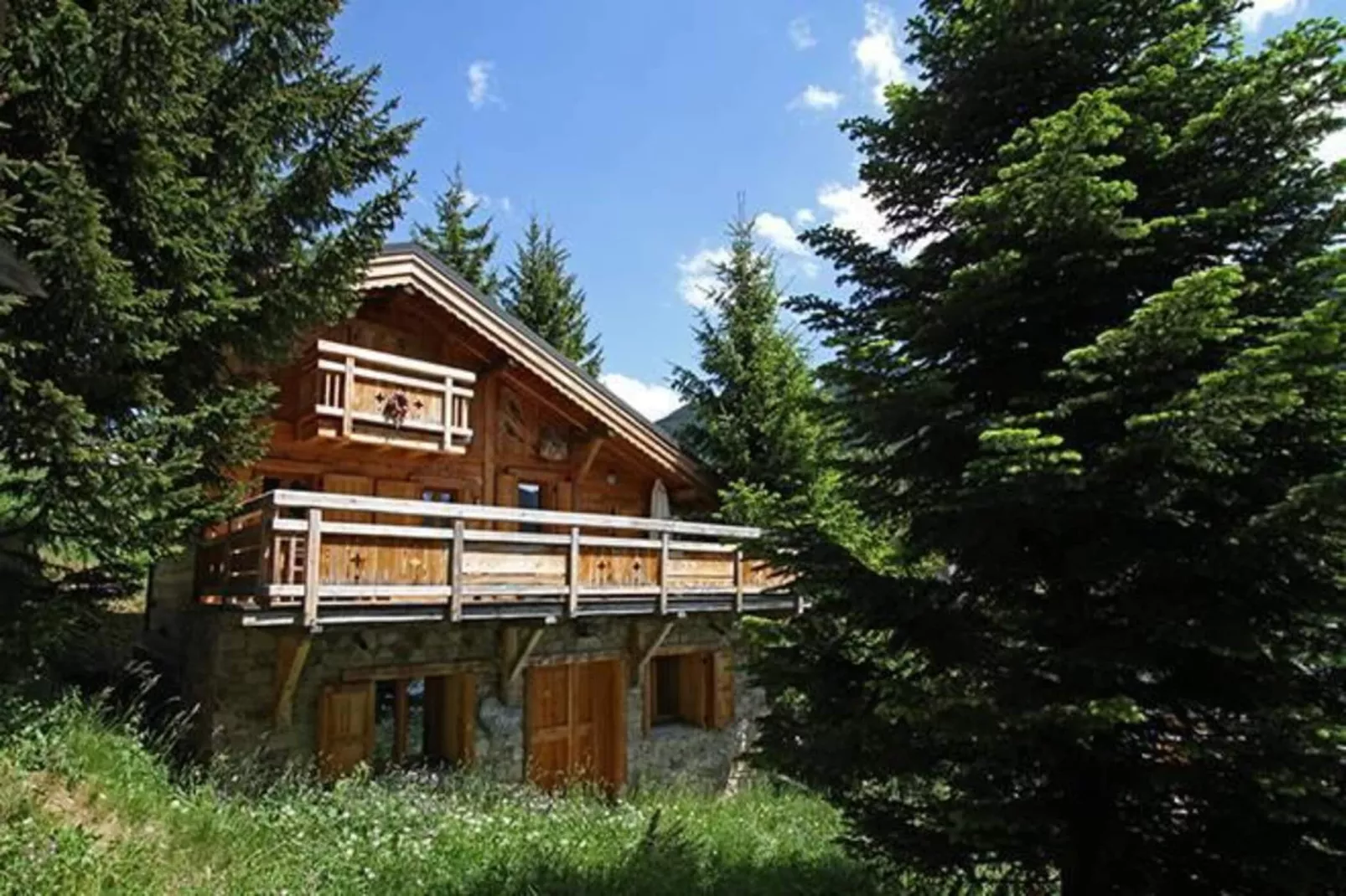 Chalet Les Alpages-Buitenkant zomer