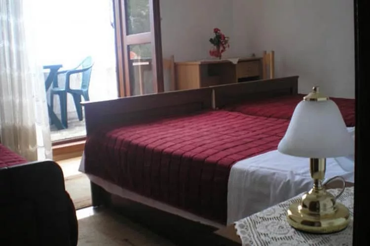 Guest House Hazdovac - Double Room with Balcony and Sea View-Slaapkamer