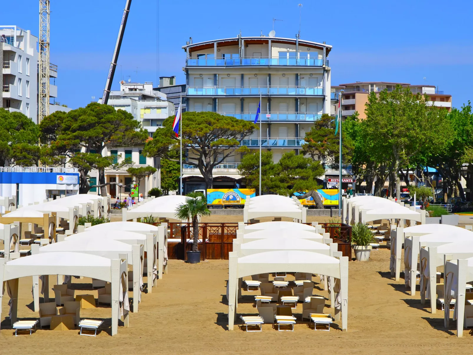 Sunbeach-Buiten