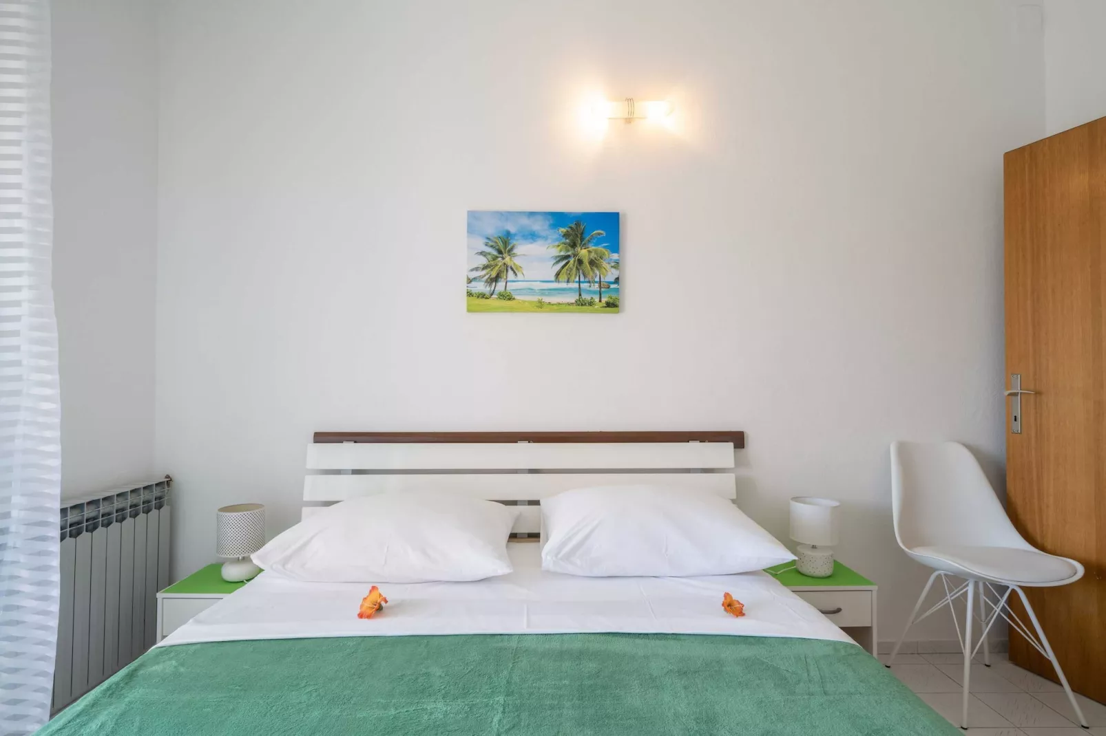 LaidBack Apartments - Comfort One Bedroom Apartment with Balcony and Sea View (Green)-Slaapkamer