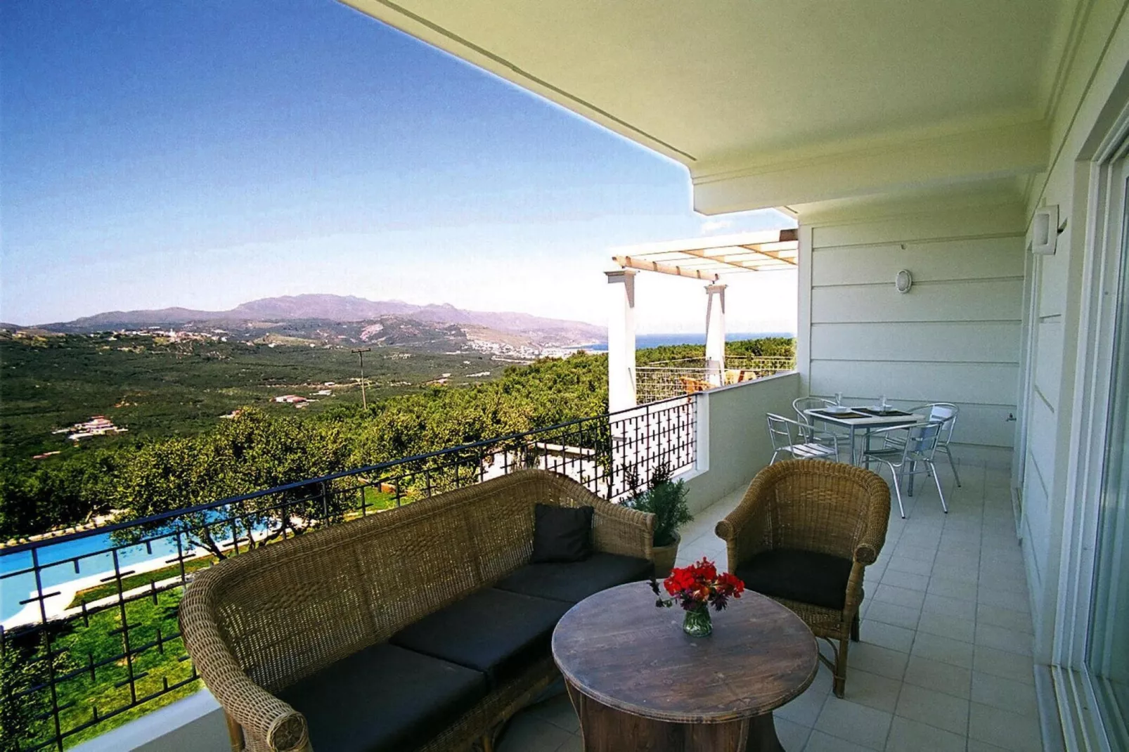 Holiday residence Rodanthi, Darmarochori-Villa Myrto, OG, ca. 170 qm, 6 Pax-Terrasbalkon