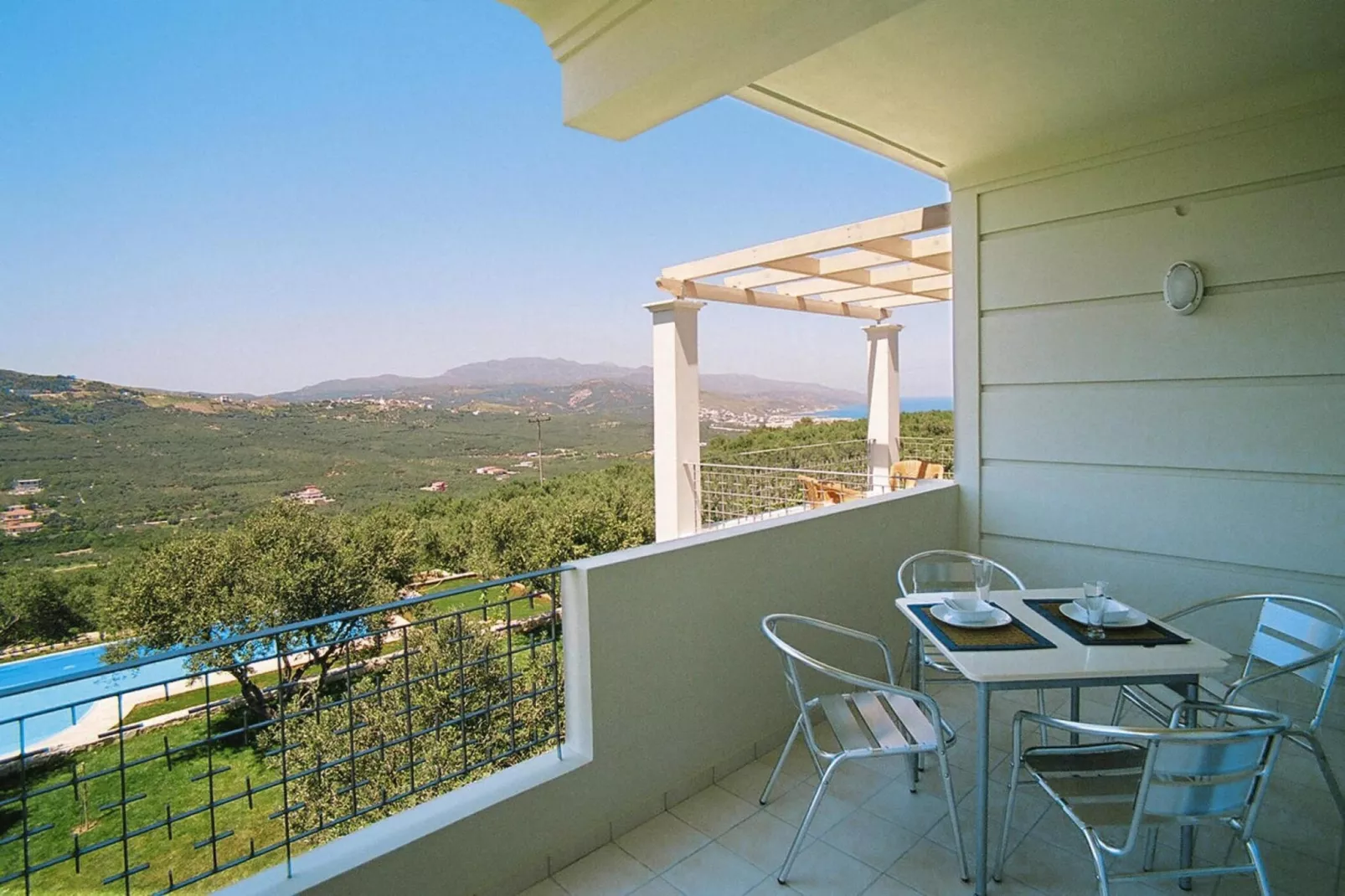 Holiday residence Rodanthi, Darmarochori-Villa Myrto, OG, ca. 170 qm, 6 Pax-Terrasbalkon