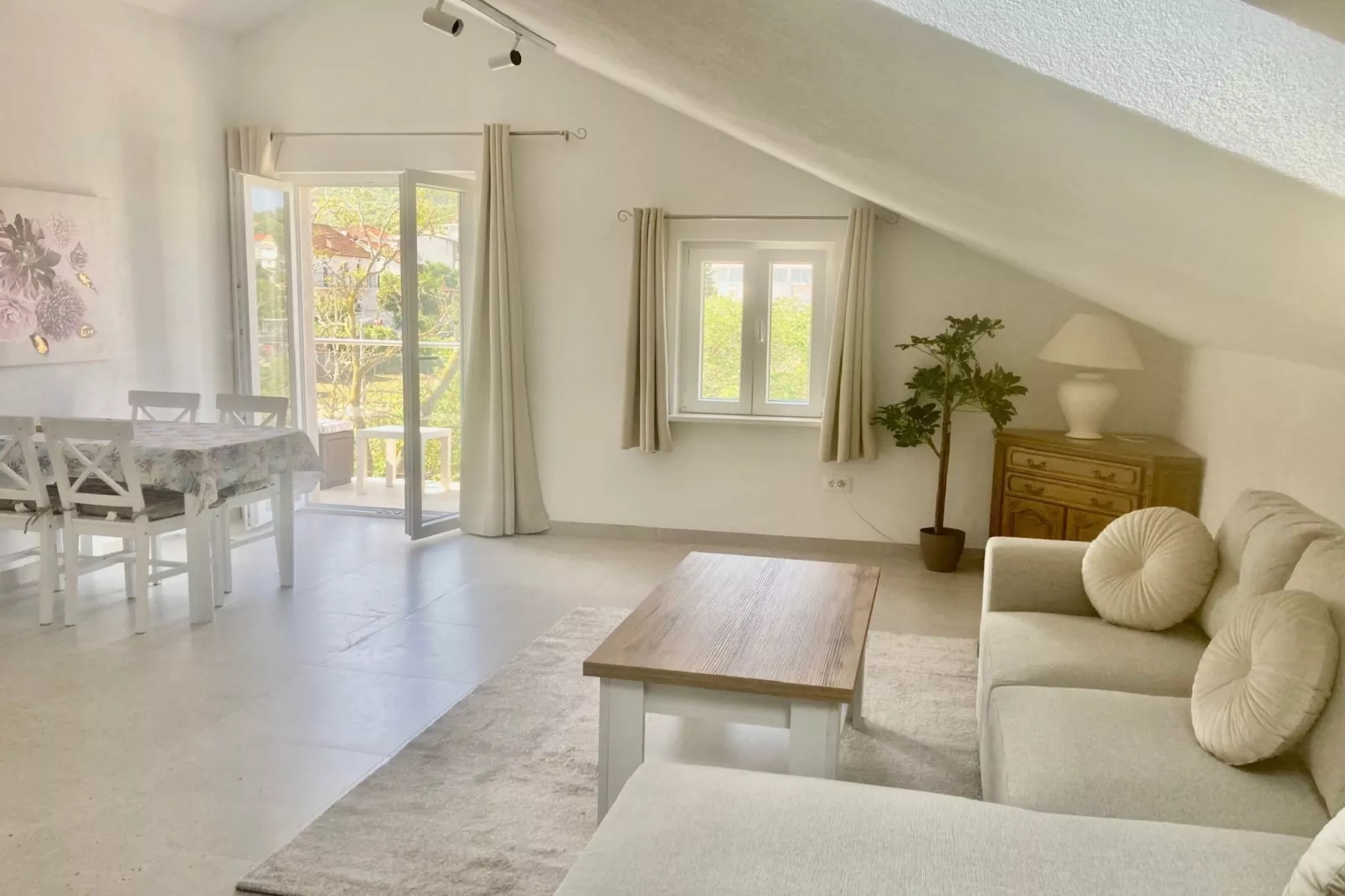 Apartment Villa Sunshine - Two Bedroom  Apartment with Terrace-Woonkamer