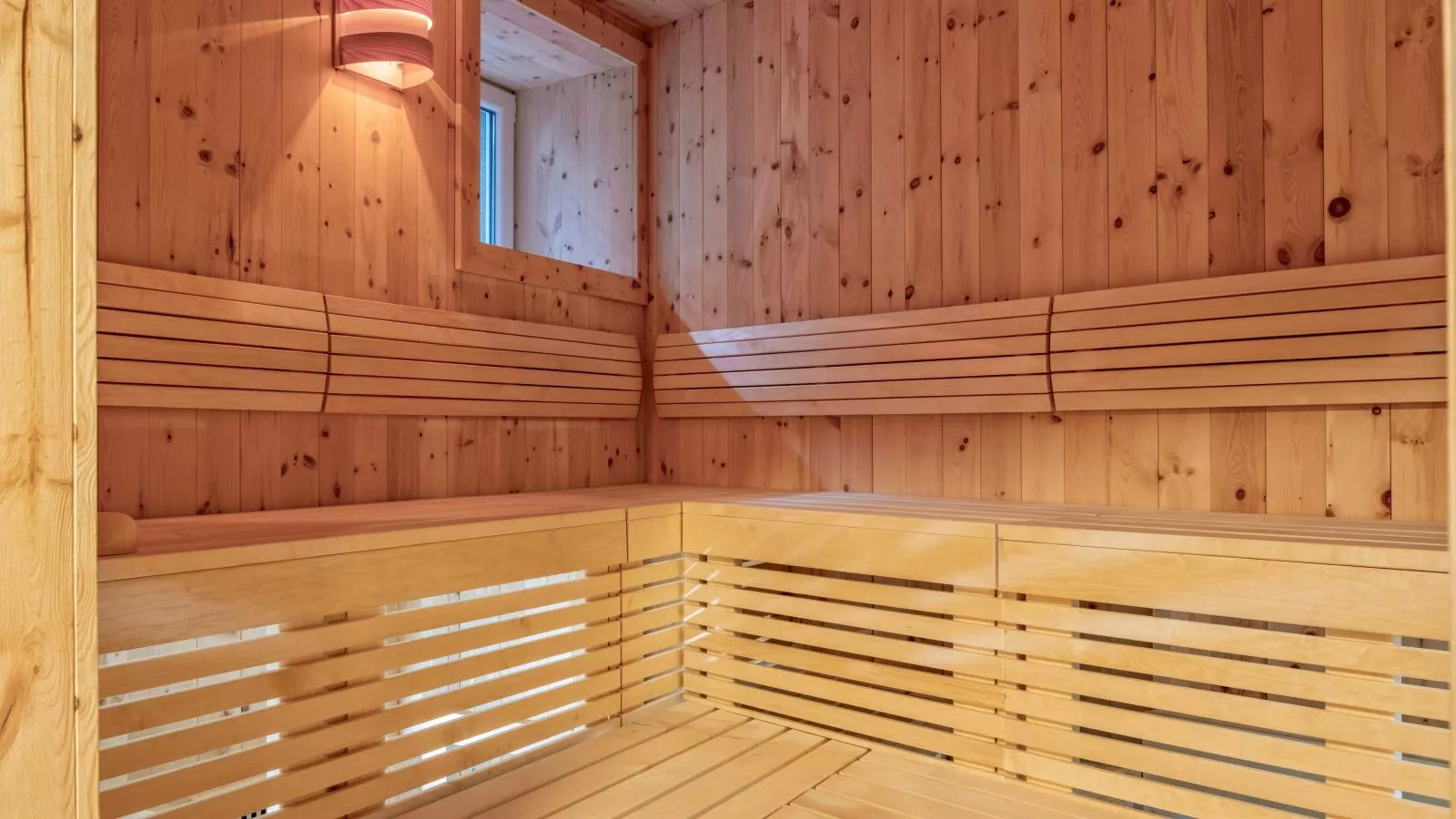 Deluxe Zirberl Top 1-Sauna