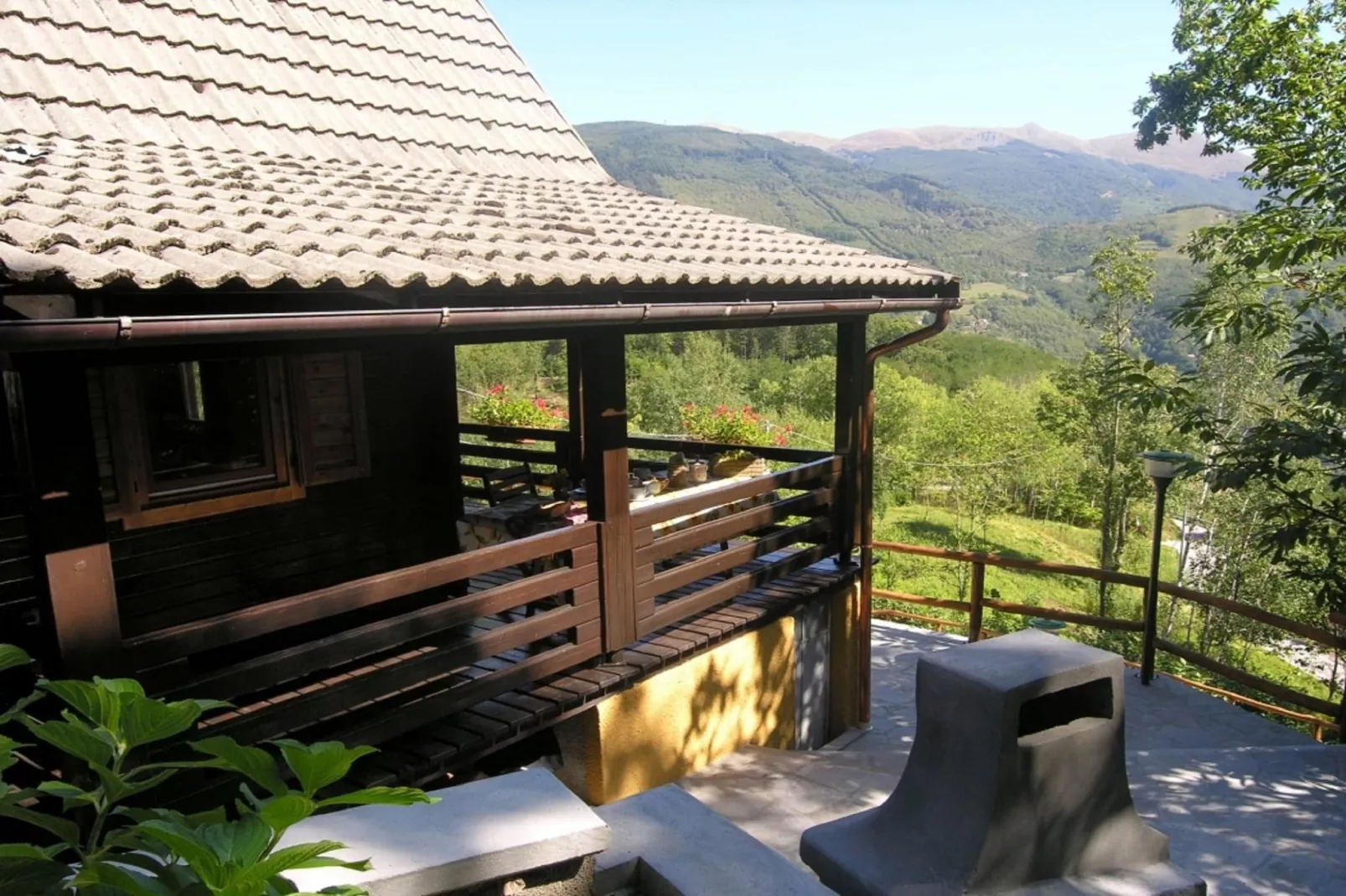 Chalet Appennino-Buitenkant zomer