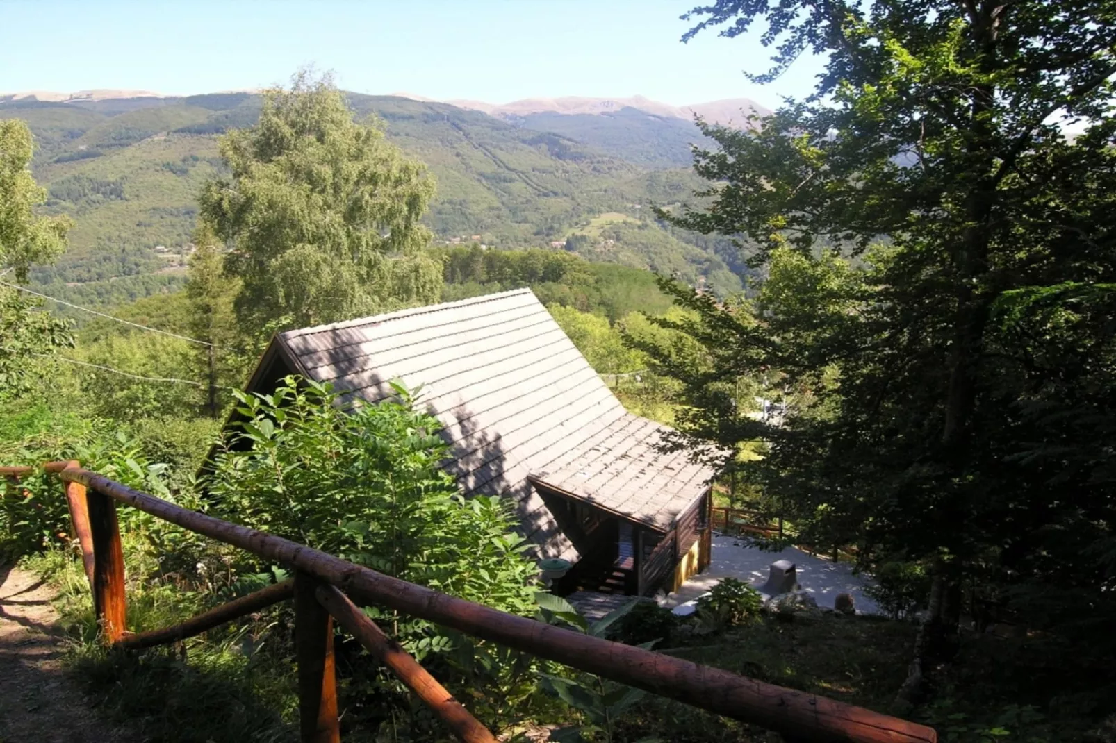 Chalet Appennino-Buitenkant zomer