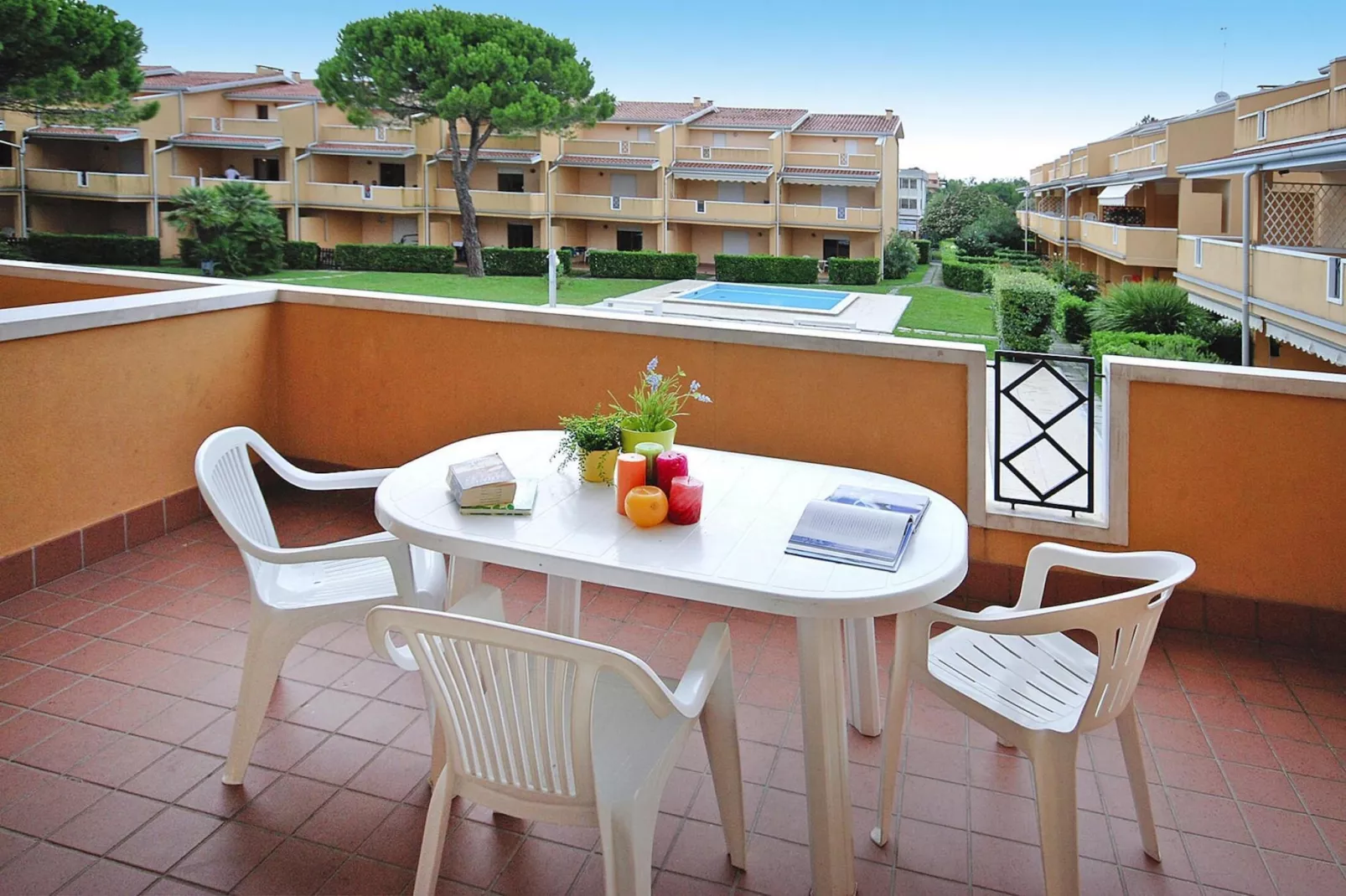 Holiday resort Villaggio Selene, Bibione Spiaggia-C6-Terrasbalkon