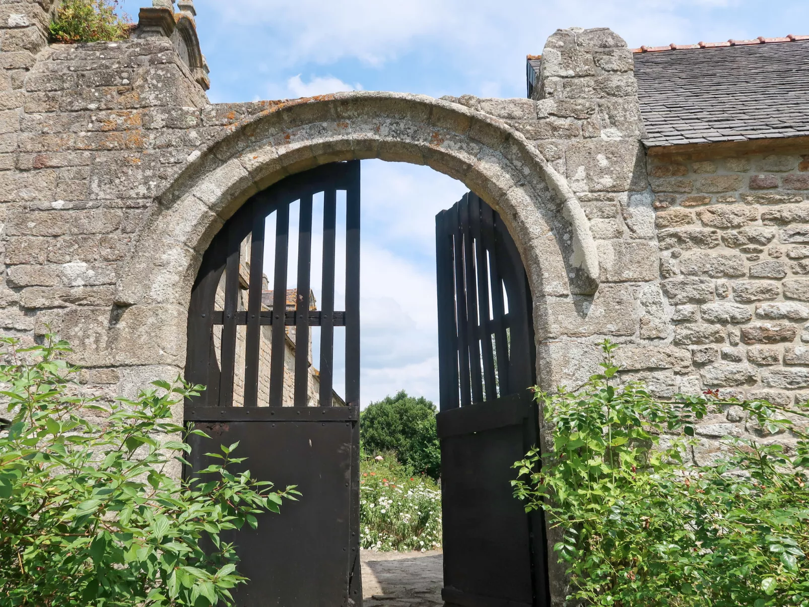 Le Manoir-Buiten