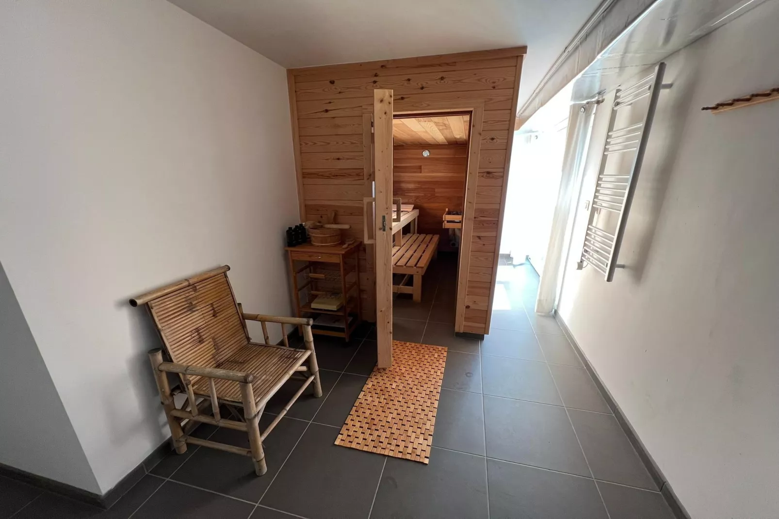 Mooi vrijstaande villa met sauna in Érezée-Wellness