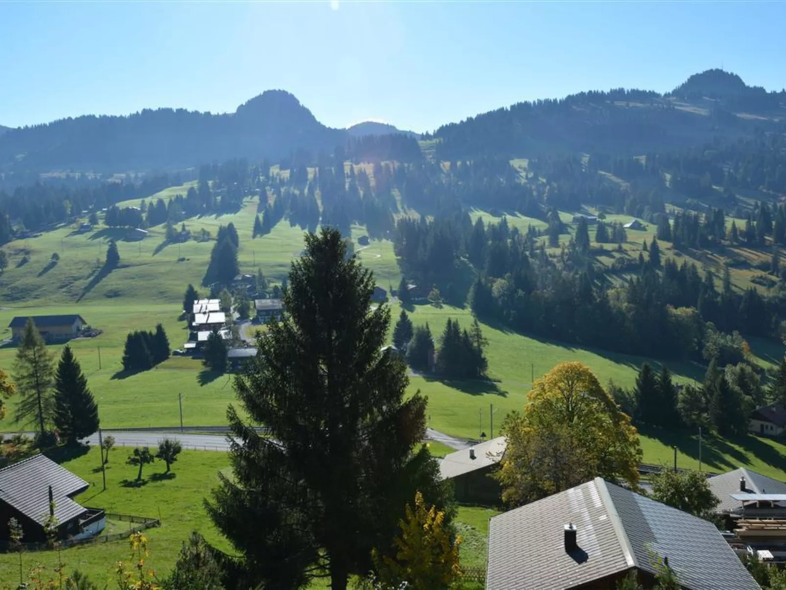 La Ruche, Chalet-Buiten