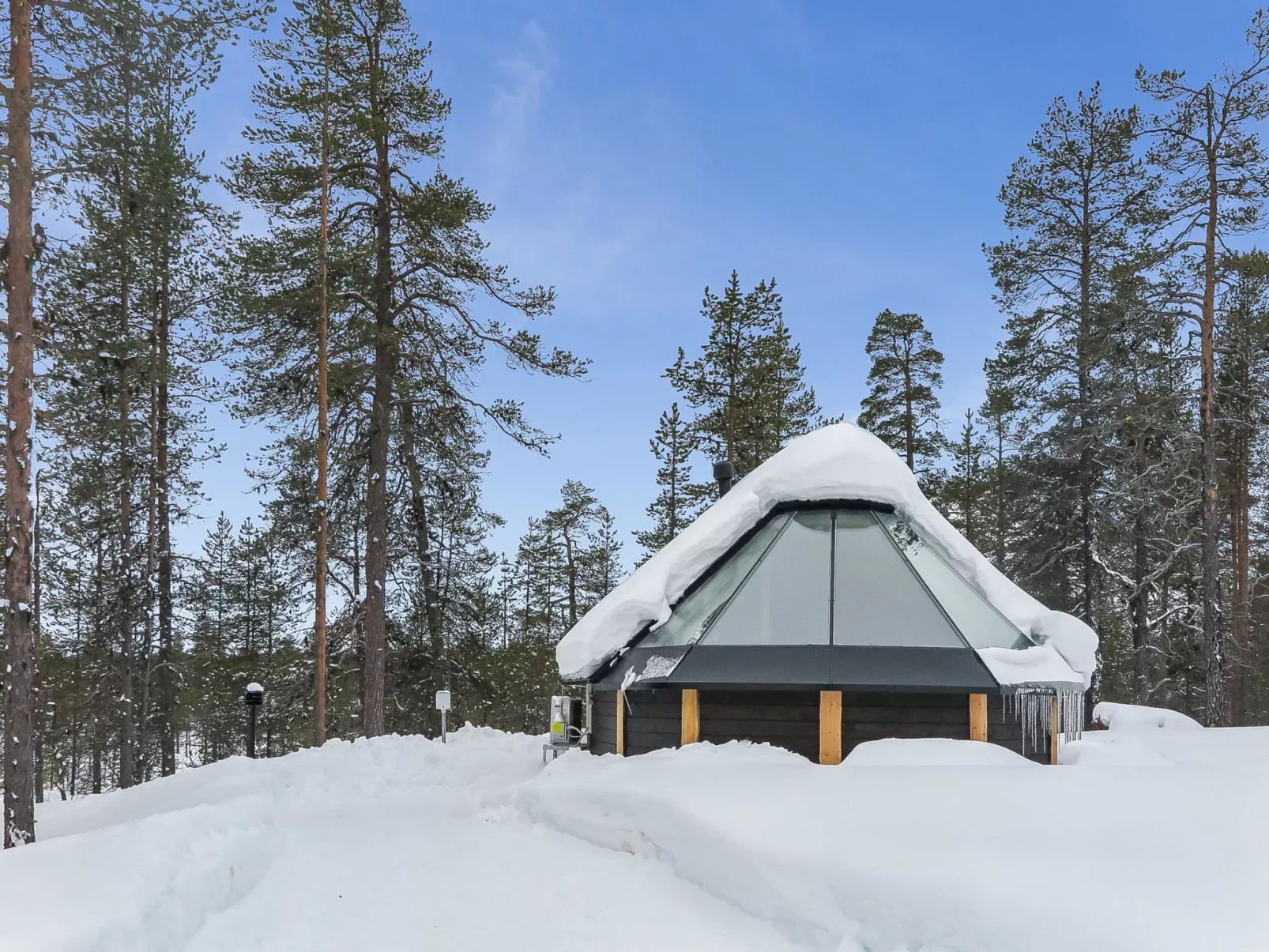 Arctic light hut