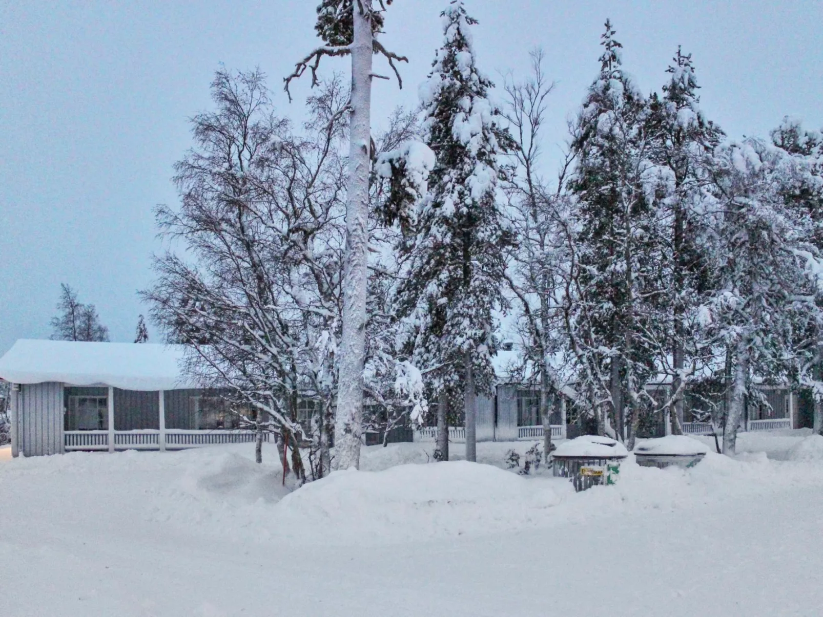 Saariseläntie 8 e 9 jounin väärtit-Buiten